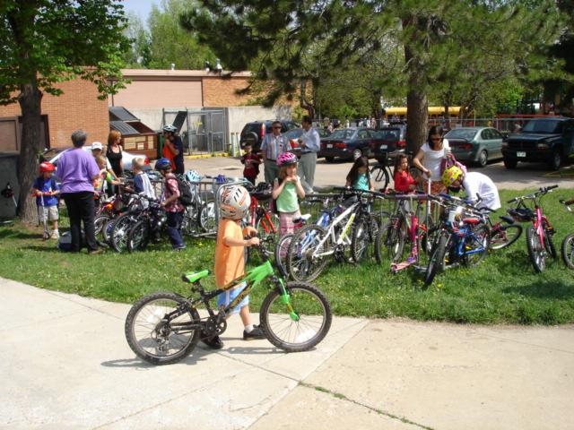 Safe Routes to School (SRTS) Programs What is SRTS?
