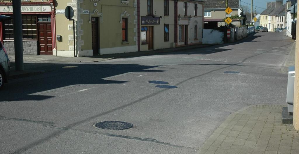 e. Manhole covers at the junction at Ballylongford Glin: The route takes a right turn across the N69 at Glin.