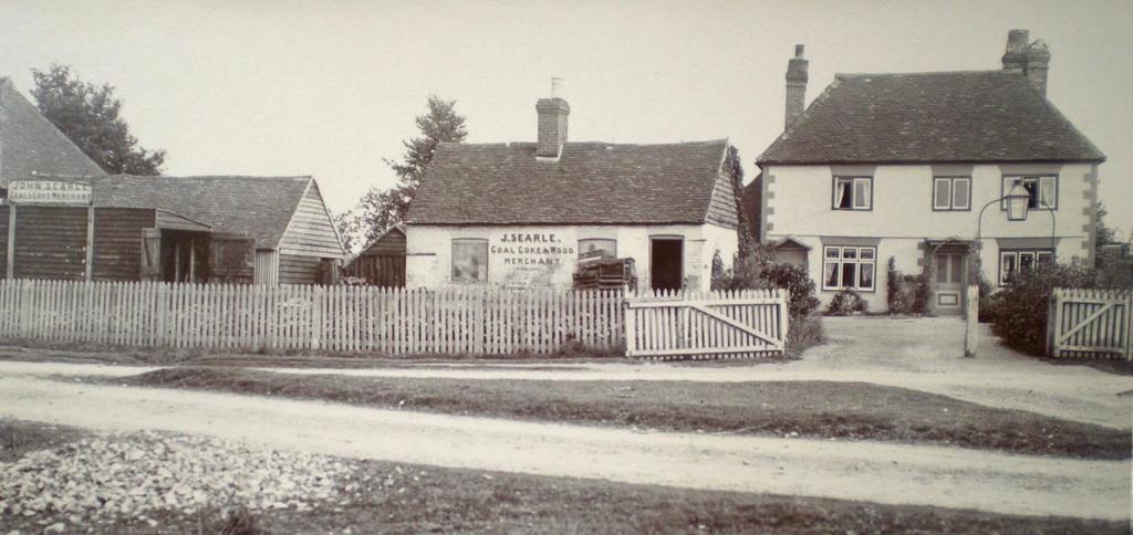 The Hollies (Thorner Cottage) c1900 On July 2 nd 1915, Herbert Boylett took the King s Shilling by enlisting at Guildford in the Queens (Royal West Surrey Regiment), known irreverently from the lamb