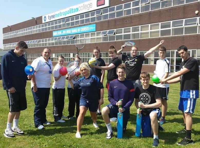 TyneMet Students are top of class Recently 12 students from TyneMet College were selected to undertake a 1 st 4Sport qualification that has been designed by the National Charity StreetGames.