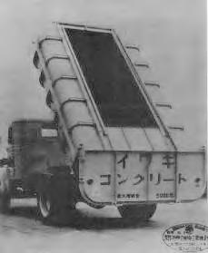 ン運搬車を導入する例もでてきた 油圧駆動の傾胴型ミキサとともにハイロー型と称される竪型ミキサの導入も行われ