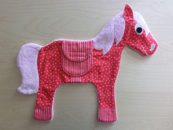 17 18 Turn the pony and press it. Sew along the green line at the tail. But leave a gap of 2cm!