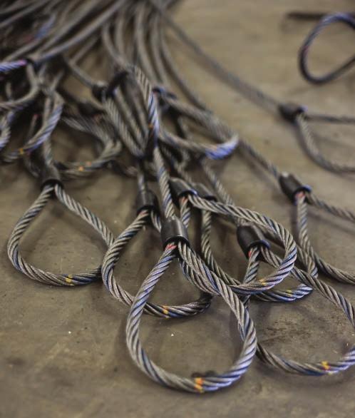 The returned loop is fabricated by forming a loop at the end of the rope, sliding one or more metal sleeves over the short end of the loop eye and pressing these sleeves to secure the end of the rope