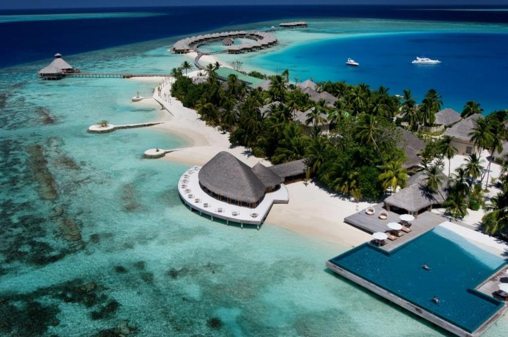 Welcome to Float at Huvafen Fushi. Are you looking to feel the freedom of Scuba Diving, the excitement of the Jet Ski or adrenalin rush of parasailing?