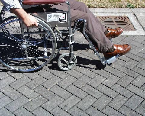 Standard Plans Driveway and Sidewalk (Sheet 4) Bricks, cobblestones and other textured pavement create: Increased rolling resistance Tripping hazards Painful vibrations to people with spinal cord