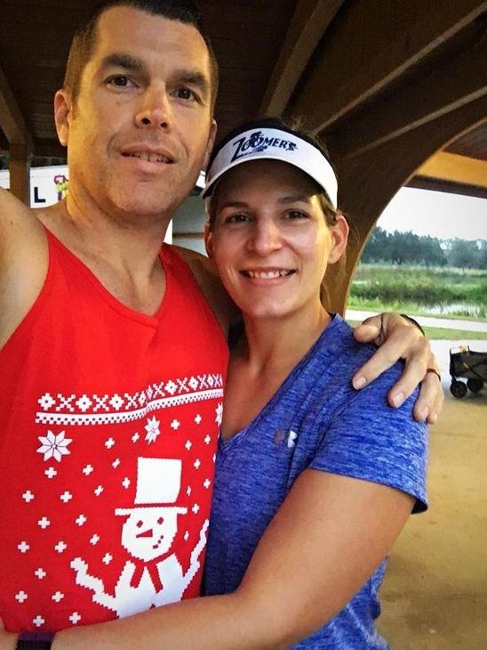 ZOOMERS MARCH SPOTLIGHT: DUSTIN HAWKINS By: Denise Costa Dustin Hawkins is married to another runner, Jodie Hawkins, and they have three sons who you may see pounding the pavement with their parents,