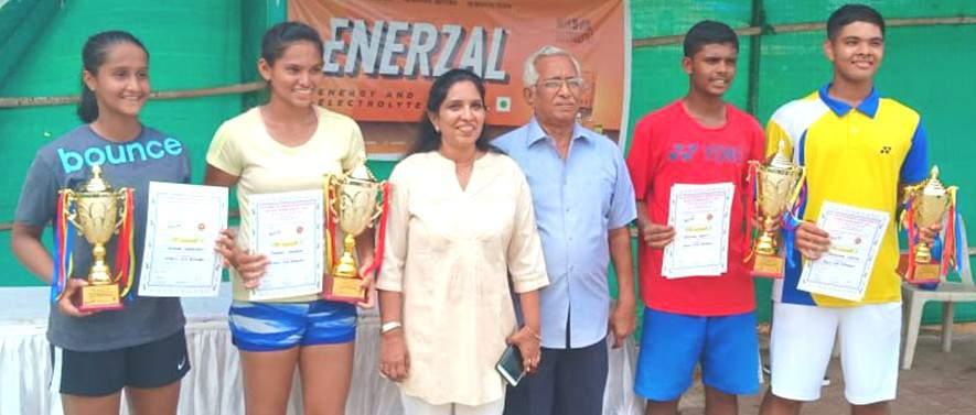 Bondre, Parab lift title at MSLTA - Yonex Sunrise Practennis Academy All India Ranking Super Series Under 16 Mohit Bondre and Swarda Parab lifted the boys and the girls titles at MSLTA - Yonex