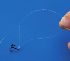 4 Continue tying the bloodloop by twisting the end of the tippetend five times round the tippet.