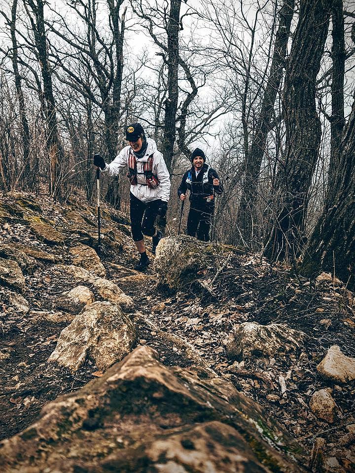 03 A P R I L 2 0 1 6 The race was 6 loops through hilly bluffs. There are advantages and disadvantages to a loop course, but I'd like to focus on the negative: It makes you want to quit.