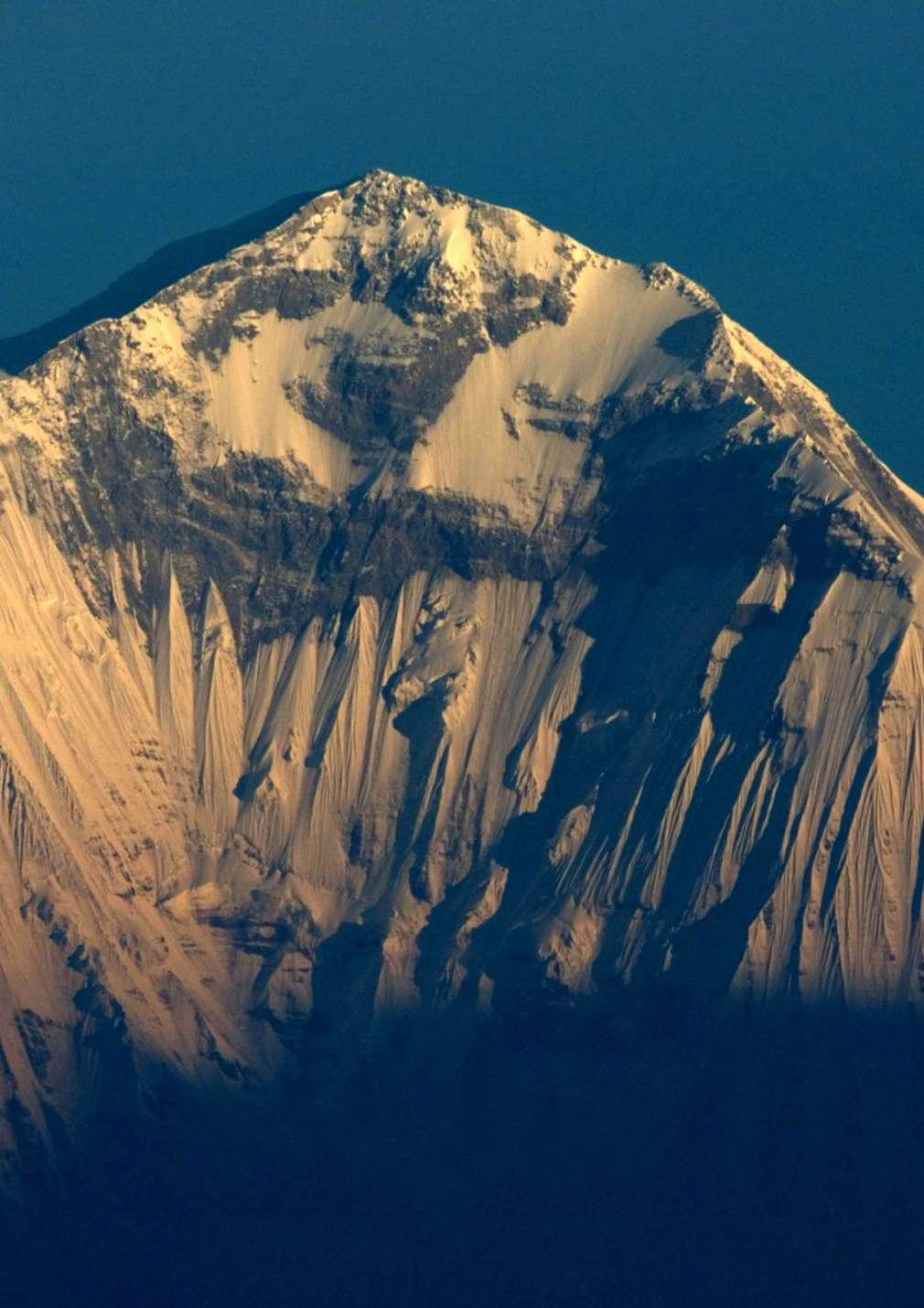 KANCHENJUNGA EXPE- Climb world s third highest mountain DITION 54 Days 8586
