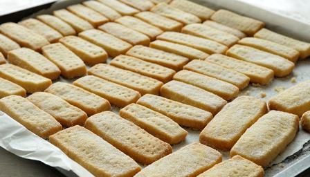 Shortbread Try making these easy, buttery biscuits, Ingredients 125g/4oz butter 55g/2oz caster sugar, plus extra to finish 180g/6oz plain flour Preparation method 1.