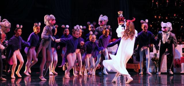 Synopsis of The Nutcracker Ballet Act I It is Christmas Eve at the Stahlbaum house and the family is hosting their annual Christmas party, welcoming the arrival of their family and friends.