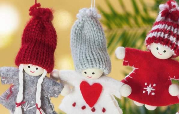 Xmas crafts It s never too early to start crafting for Christmas, use your skills and make homemade gifts to sell.