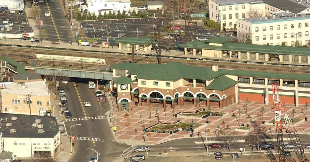TOD SUCCESS STORY RAHWAY, NJ Rahway Rail Station Plaza NJ TRANSIT Reconfigured and modernized rail station (mid-1990 s) Partnered with the community to provide commuter parking in downtown