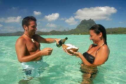 Pictures on board with the best views of Bora Bora as a background, underwater during snorkeling with tropical fish, and standing in turquoise water while drinking champagne in coconut!
