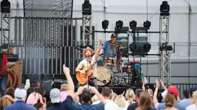 LIBERTY BANK CONCERT SERIES FEATURING: DRAKE WHITE AND THE BIG FIRE GIN BLOSSOMS Following the first round of play on Thursday, country star Drake White and his band The Big