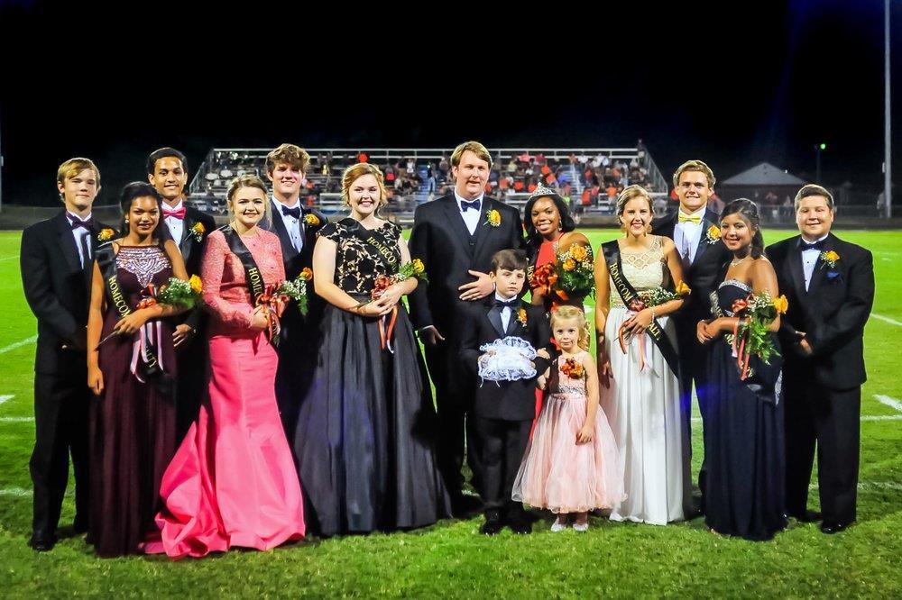 THE Prowl Fayetteville High School Issue: September 2016 TIGER HOMECOMING GAME The Tigers took their first lost against Cascade on September 9. The final score of the night was 30-23.