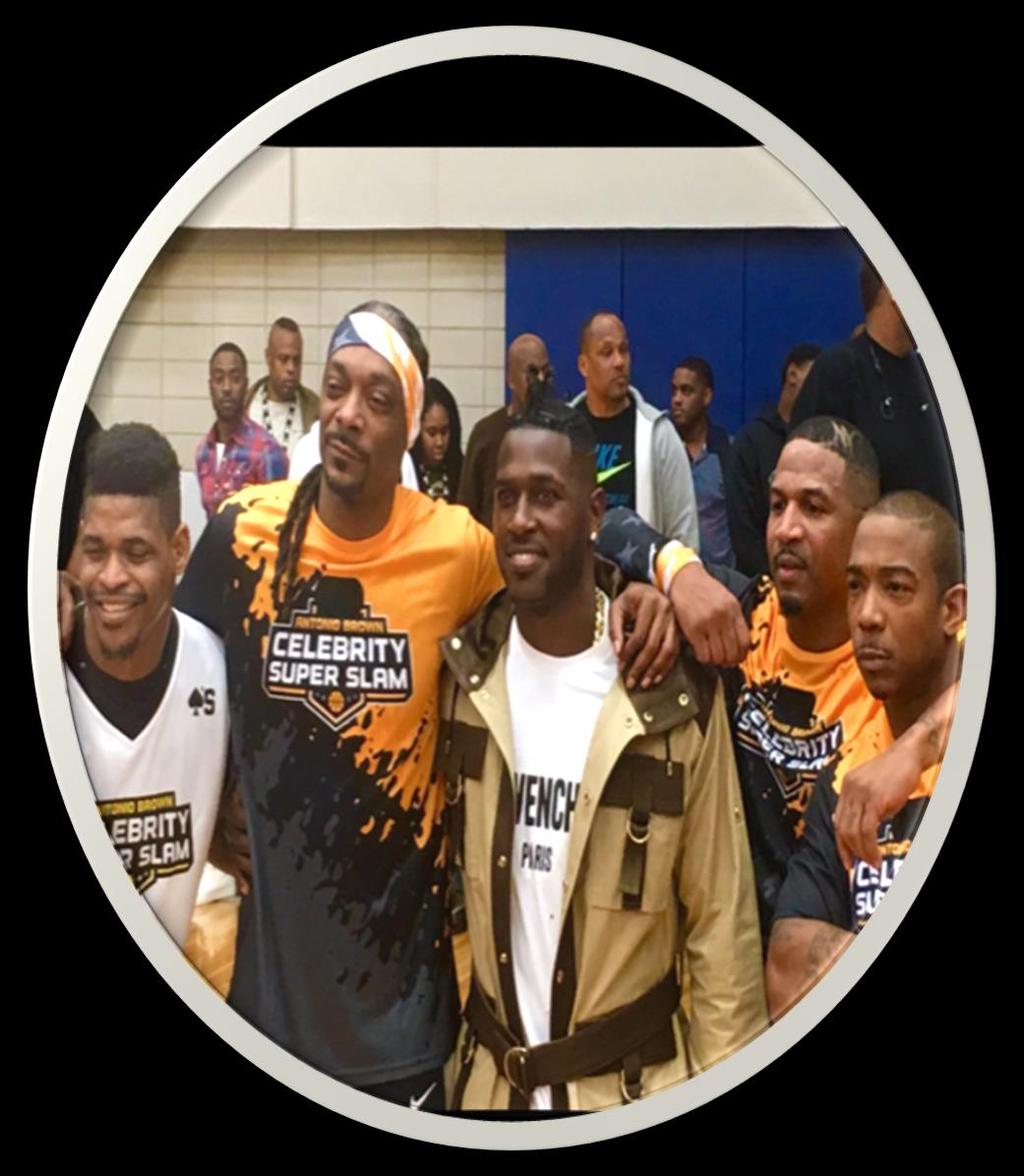 ABOUT THE CELEBRITY SUPERSLAM The Celebrity Superslam Charity Basketball Game is a fun-filled game of basketball featuring NFL players, past and present, music stars, Hollywood celebrities and