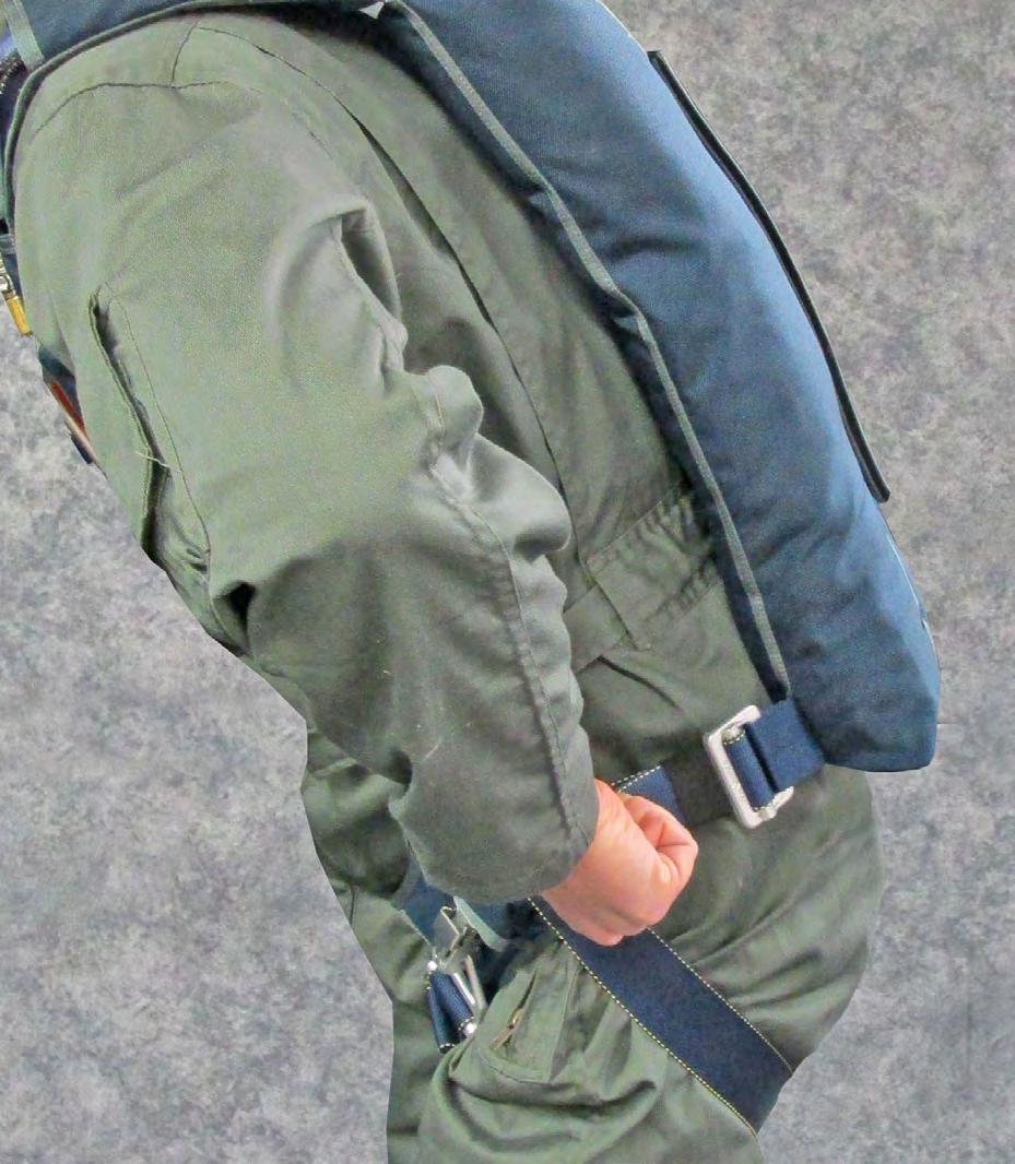 6.6 Grab the loose ends of the Horizontal Back Straps and pull them forward for a snug fit so the pack is snug against your back.