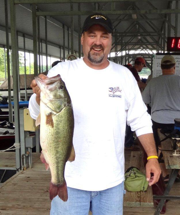 I N F O Big Bass (continued) Bryan Slaughter won Big Bass on Sunday and for the weekend. Bryan s bass weighed 6.00 pounds and was caught on a watermelon red Senco.