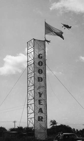 Art Chester s Swee Pea, flown by Paul Penrose, is just outside of Charles Bing s Flightways Special (right) as they round one of the Goodyear pylons during the 1947 National Air Races.