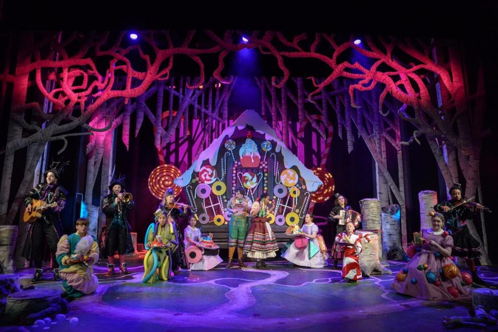 Hansel & Gretel Relaxed Performance at Derby Theatre Pre-show Information Our Relaxed Performances are designed to create an enjoyable and relaxed atmosphere for young people and adults with learning