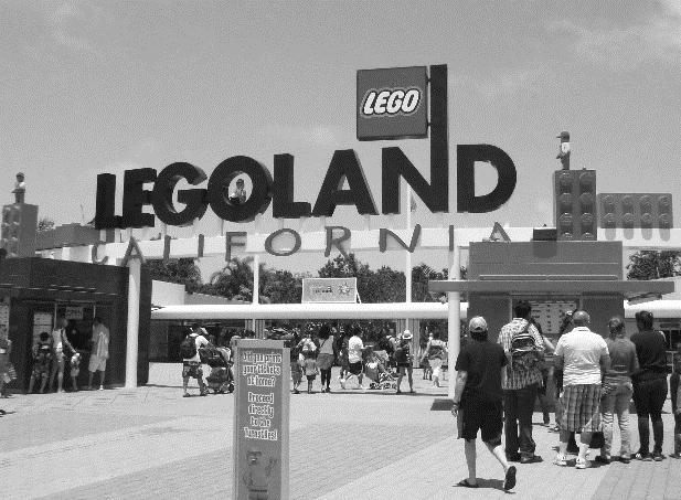 1A Hugo Legoland I am going to Legoland. I can see a lot of Lego bricks.