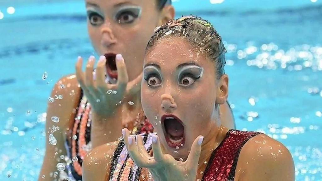 SYNCHRONISED SWIMMING ARTISTIC SWIMMING (SINCE 2017) Hybrid of Swimming, Dance, and Gymnastics Requires