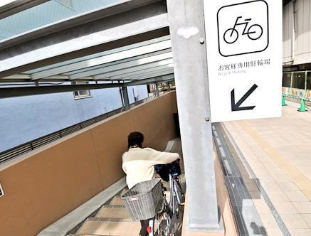 transit and bike routes from the building development. Design safe and convenient pathways from bicycle facilities to bicycle routes, pathways, and transit stations or stops along the street.