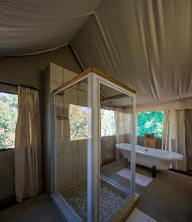sleeps 4 each R990 B&B p/p Safari Luxury Tents: