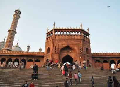 YOUR TRIP IN 15 STAGES Delhi - International airport: A tour of the city, then transfer to