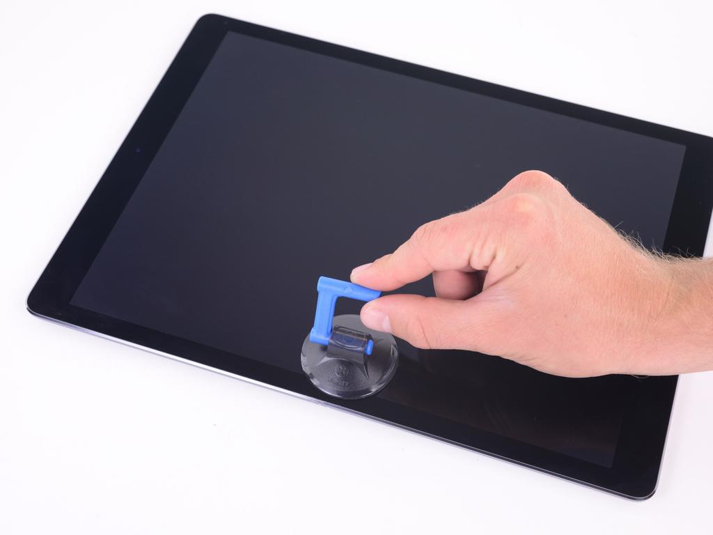 Step 7 Attach a suction handle to the left edge of the ipad's display, equidistant from the top and bottom