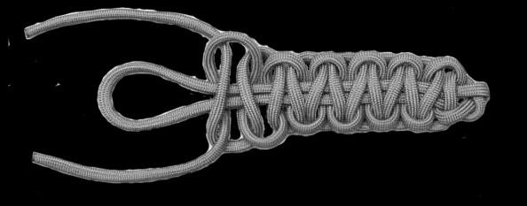 The Cobra Stitch can be used to create an endless variety of straps and lanyards, and is commonly used to tie paracord