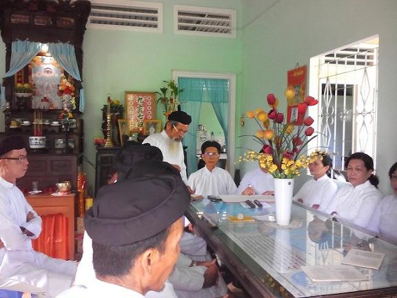 Officials of the government, the public security (PS) agents of Ward 4, and the PS agents of the City of Vinh Long and of Vinh Long Province, along with two Caodaist dignitaries of the pro-government
