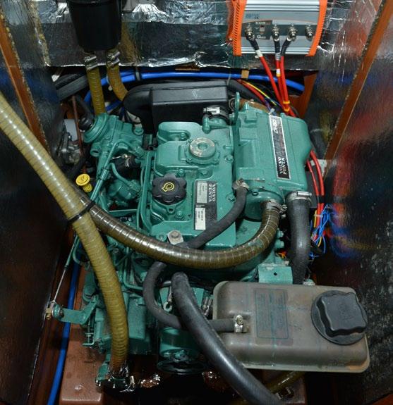 4 ENGINE AND ENGINE CONTROL PANEL 4.1 Engine compartment All engines are regularly maintained by our mechanics.