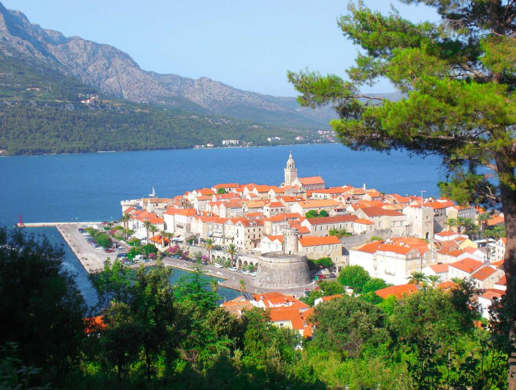 VIGANJ MUST SEE LIST Old town of Korcula, a little sister of a famous Dubrovnik Romantic art galleries and unique jewellery shops Cocktail bar Massimo on the top of the tower Maximilian Garden Lounge