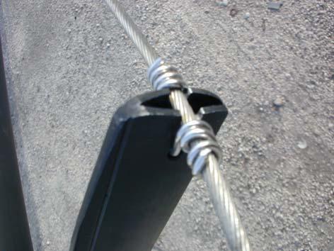 Spreader bars Unroll the diamond wires. Attach the joint end of the diamond wires onto the turnbuckle adjuster near the base of the mast (level with the security sticker) using the pin and split ring.