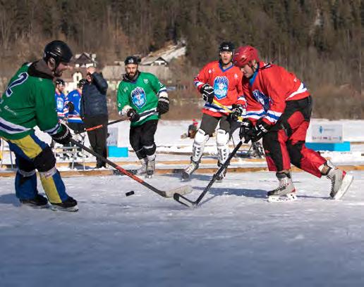 Ice Hockey on the lake Outdoor hockey is the Read Thread that offers a unique and genuine experience of sports and nature. Every hockey lover - recreational or club players, are welcome.