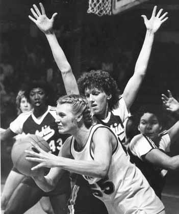 48 TOURNAMENT RECORDS - INDIVIDUAL 20 Brigette Combs, Western Ky. vs. West Virginia, East 1st, 3-15-89 20 Tandreia Green, Western Ky. vs. West Virginia, East 1st, 3-15-89 20 Hamchetou Maiga, Old Dominion vs.