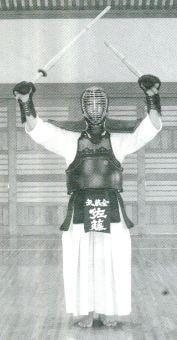32a,b,c These Kamae are most used in modern kendo today suitable as Gohō no Kamae and practical for Kentai
