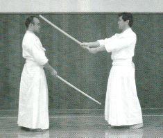 Therefore, the posture after the cut becomes important in case of the enemy dodges and responds with counterattacks.