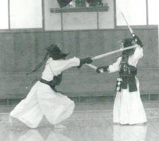 It is important not to change the role of this defensive mechanism. The Yokomen or Sayūmen on the Shōtō side can easily be blocked by placing Daitō near horizontal over your head as in Fig. 61b.