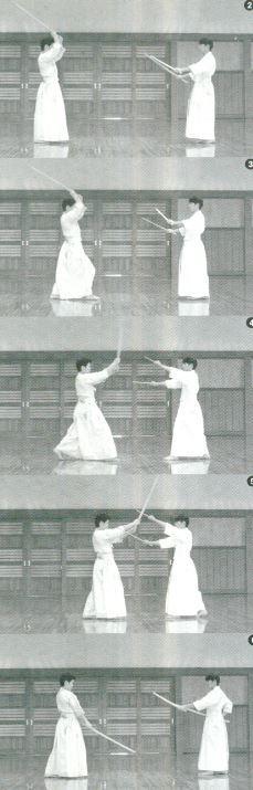 in close to his UchiMa. Shidachi moves his left foot forward blocking it with Shōtō, and same time saying Tän strikes Uchidachi s right arm near elbow from under with Daitō as in [2-5].
