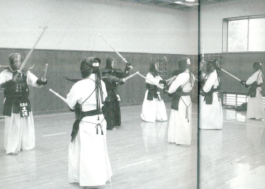 3. Musashi-Kai's characteristic Kendo Kata (1 13) The late Araseki Nitōsai (荒関二刀斎) sensei, of Niten Ichi Ryu Musashi Kai, compiled the thirteen Nitō Kendo Kata based on Igarashiden Shinmen Nitō Ryu