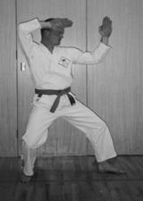 counterclockwise on the right foot to make kiba dachi.