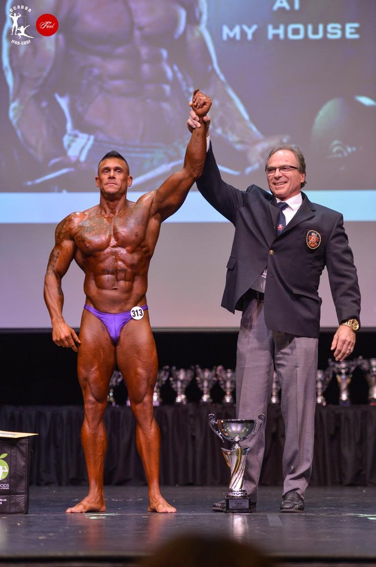BCABBA President Ross Duncan congratulates David Mardell on his Overall win at the Knight of Champions. Middleweight Bodybuilding saw a competitive class battle for position.