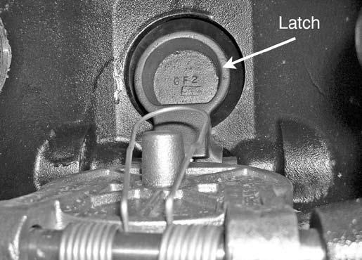 3-mm and 2-inch/60.3-mm valve sizes contain washers under the heads of the cover plate bolts. Keep these washers for reinstallation.