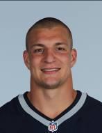 PATRIOTS OFFENSIVE NOTES TE ROB GRONKOWSKI GRONKOWSKI SETS NFL RECORD FOR RECEIVING YARDS BY A TIGHT END Rob Gronkowski finished the 2011 season with 1,327 receiving yards, surpassing San Diego s