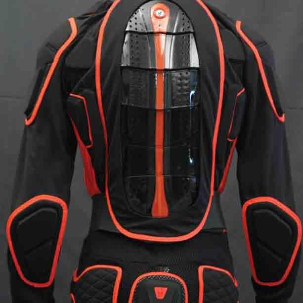 DS5200 SHIELD TOP Contured front / side entry Thermoformed chest, rib, elbow and shoulder protection Air shield shoulder protection Ultra-low profile spine