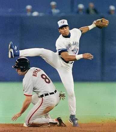 Roberto Alomar Inducted as a member of Wolf s Wizards